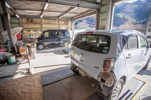 田中鈑金自動車整備工場